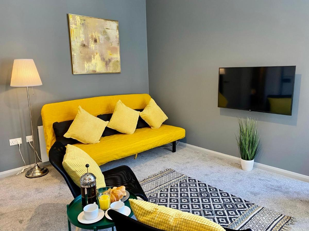 Trendy Stylish Apartment! - 5 Minute Walk To The Best Beach! - Great Location - Parking - Fast Wifi - Smart Tv - Newly Decorated - Sleeps Up To 6! Close To Bournemouth & Poole Town Centre & Sandbanks Exterior foto