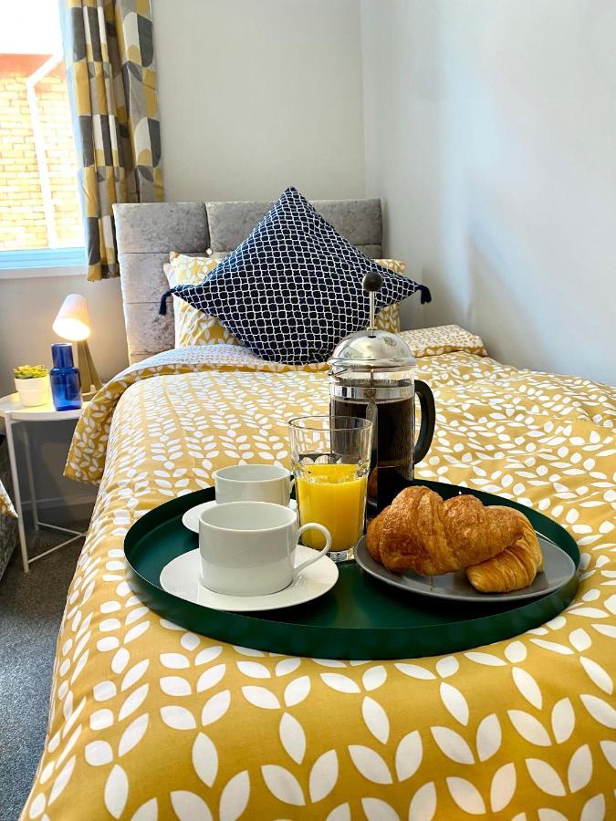 Trendy Stylish Apartment! - 5 Minute Walk To The Best Beach! - Great Location - Parking - Fast Wifi - Smart Tv - Newly Decorated - Sleeps Up To 6! Close To Bournemouth & Poole Town Centre & Sandbanks Exterior foto