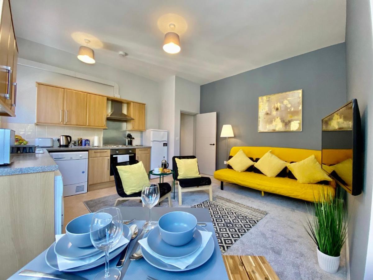 Trendy Stylish Apartment! - 5 Minute Walk To The Best Beach! - Great Location - Parking - Fast Wifi - Smart Tv - Newly Decorated - Sleeps Up To 6! Close To Bournemouth & Poole Town Centre & Sandbanks Exterior foto