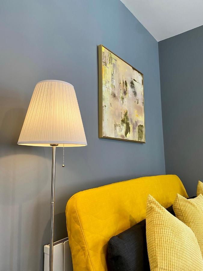 Trendy Stylish Apartment! - 5 Minute Walk To The Best Beach! - Great Location - Parking - Fast Wifi - Smart Tv - Newly Decorated - Sleeps Up To 6! Close To Bournemouth & Poole Town Centre & Sandbanks Exterior foto
