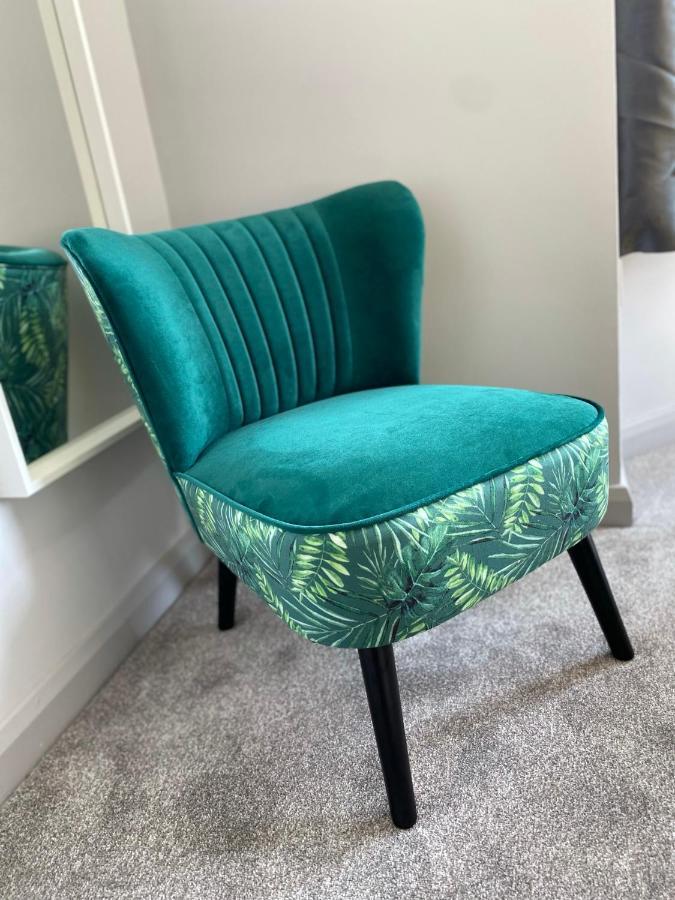 Trendy Stylish Apartment! - 5 Minute Walk To The Best Beach! - Great Location - Parking - Fast Wifi - Smart Tv - Newly Decorated - Sleeps Up To 6! Close To Bournemouth & Poole Town Centre & Sandbanks Exterior foto
